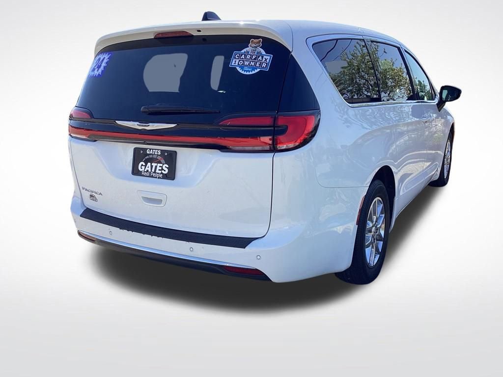 Used 2024 Chrysler Pacifica Touring-L FWD image 11