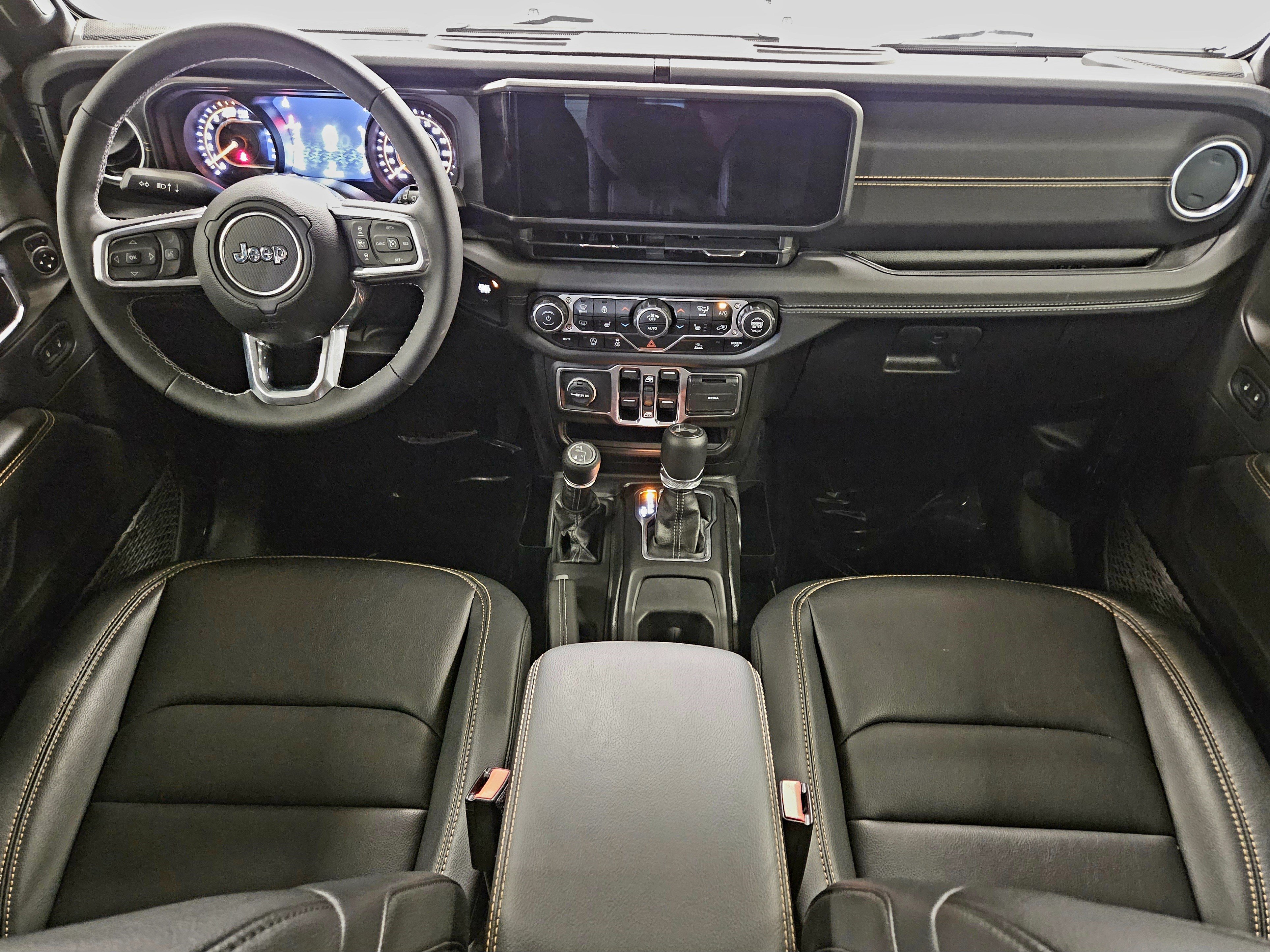 Used 2025 Jeep Wrangler Unlimited Sahara AWD/4WD image 11