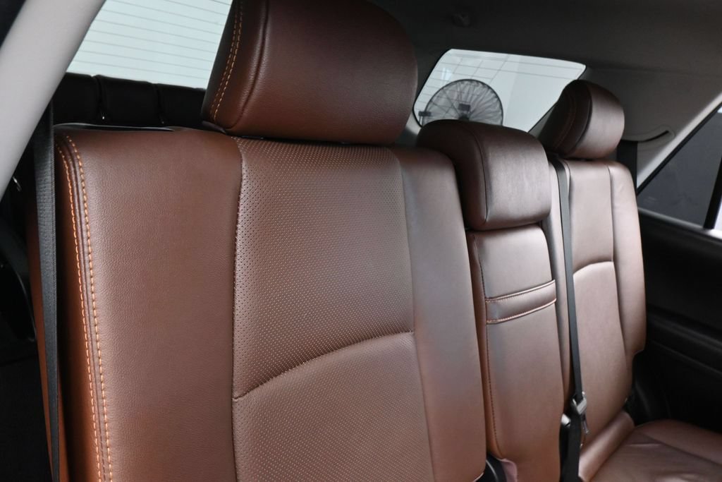 Used 2024 Toyota 4Runner Limited AWD/4WD image 40