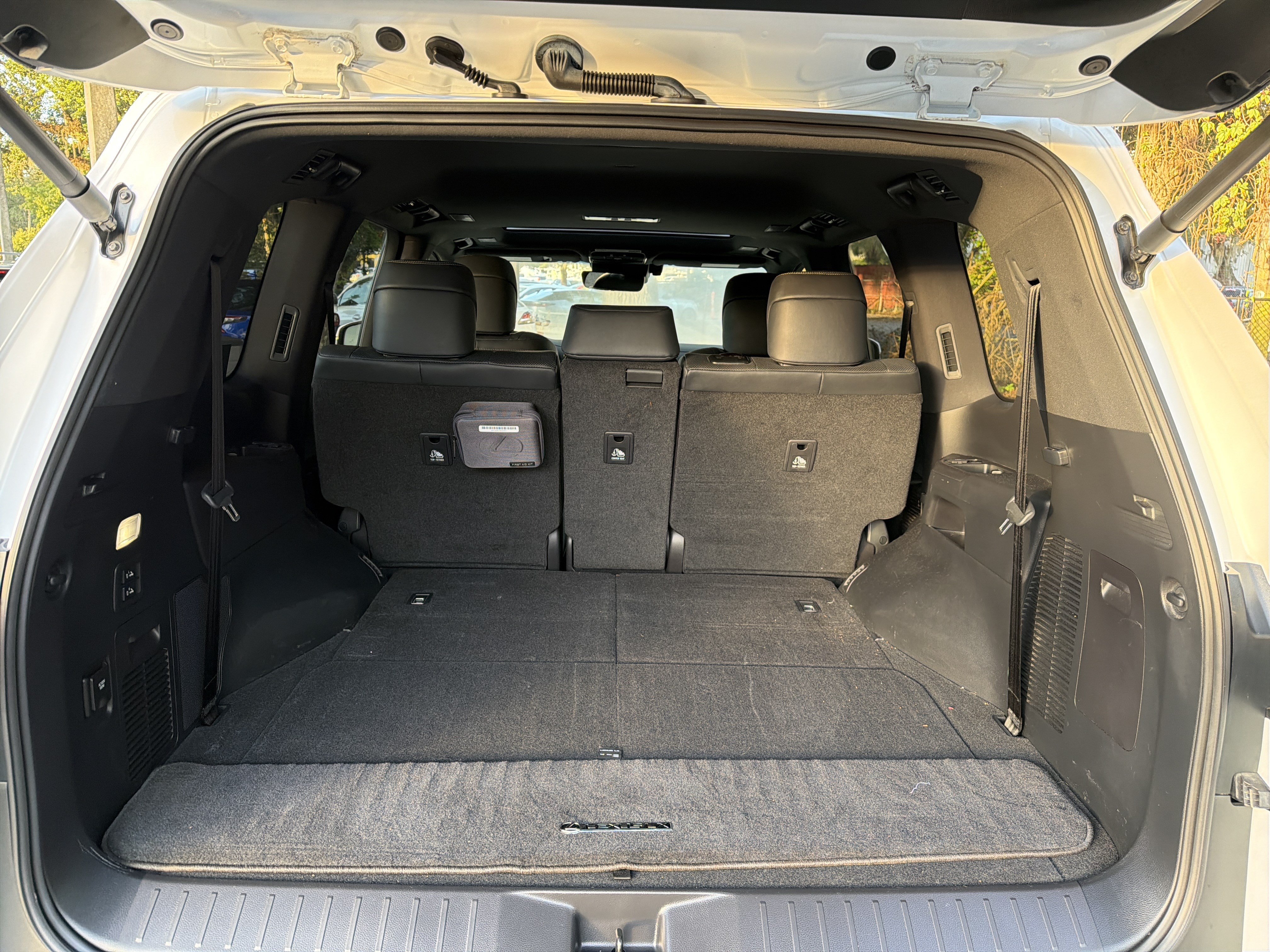 Used 2022 Lexus LX 600 4WD w/ Interior Upgrade Package image 32
