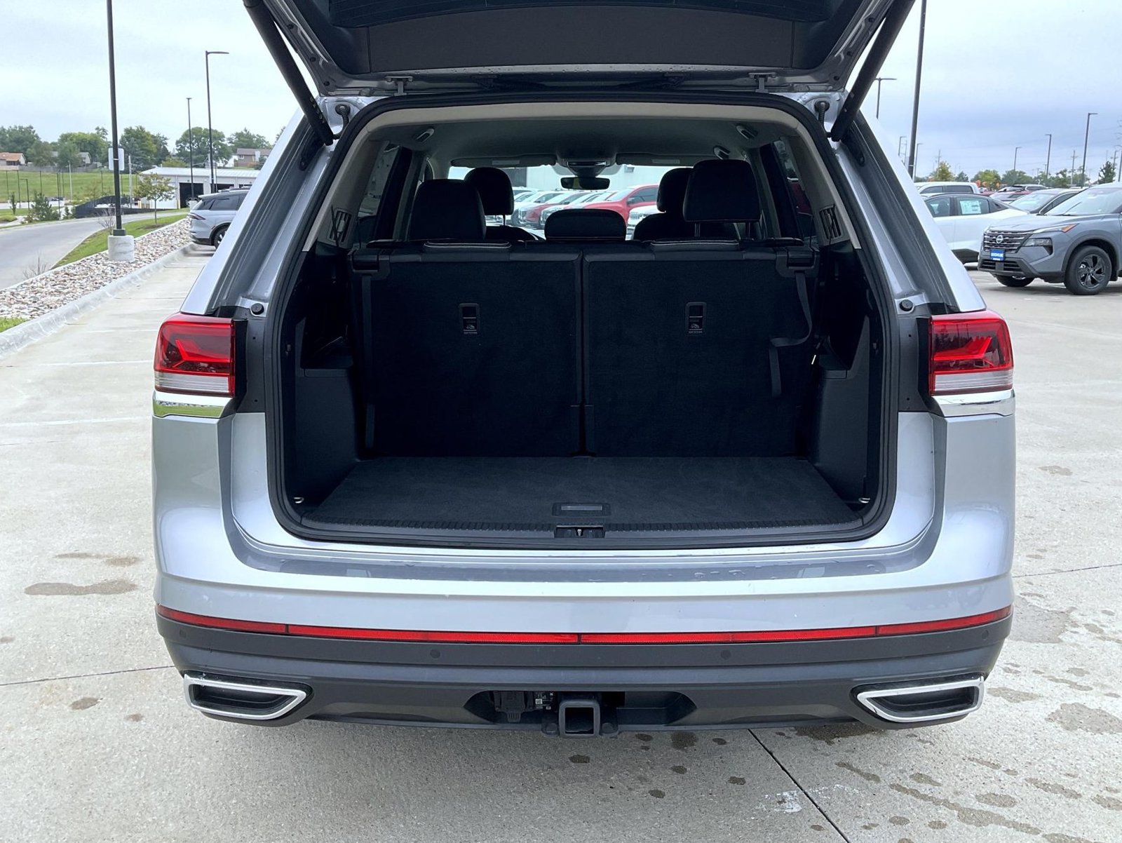 Used 2025 Volkswagen Atlas SE AWD/4WD image 9