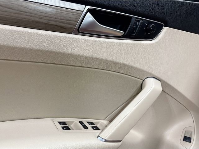 Used 2018 Volkswagen Passat 2.0T SEL Premium image 20