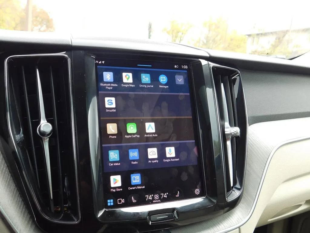 Used 2024 Volvo XC60 B5 Plus image 19