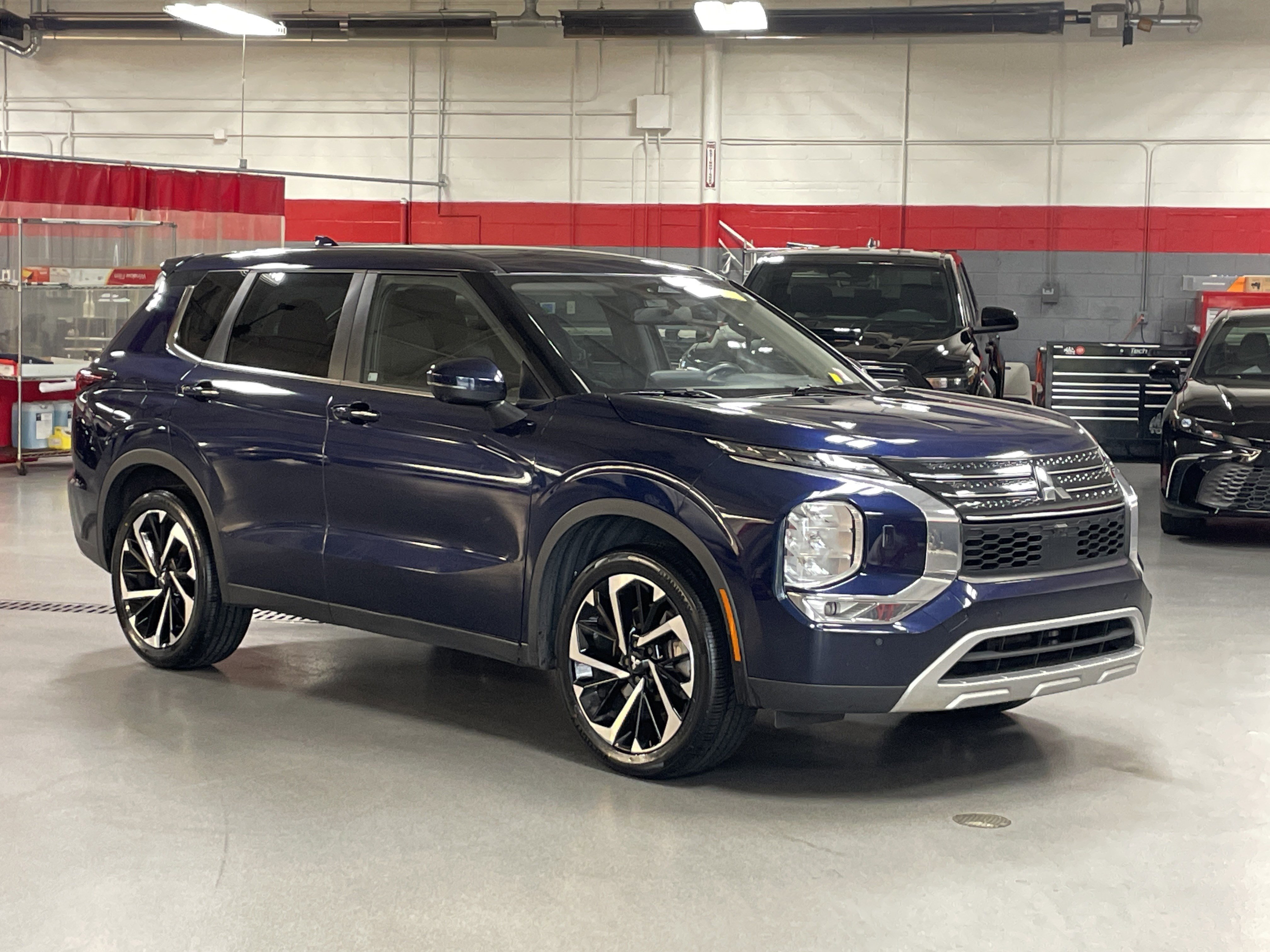 Used 2022 Mitsubishi Outlander SE video 2