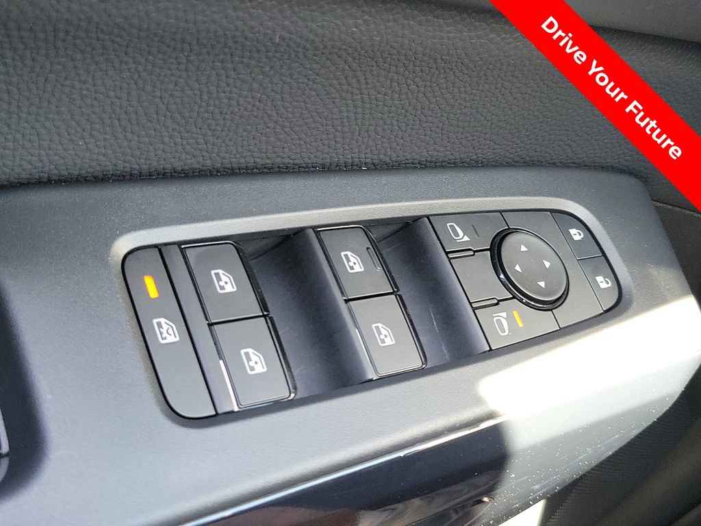 Certified 2025 Nissan Pathfinder SV FWD image 17