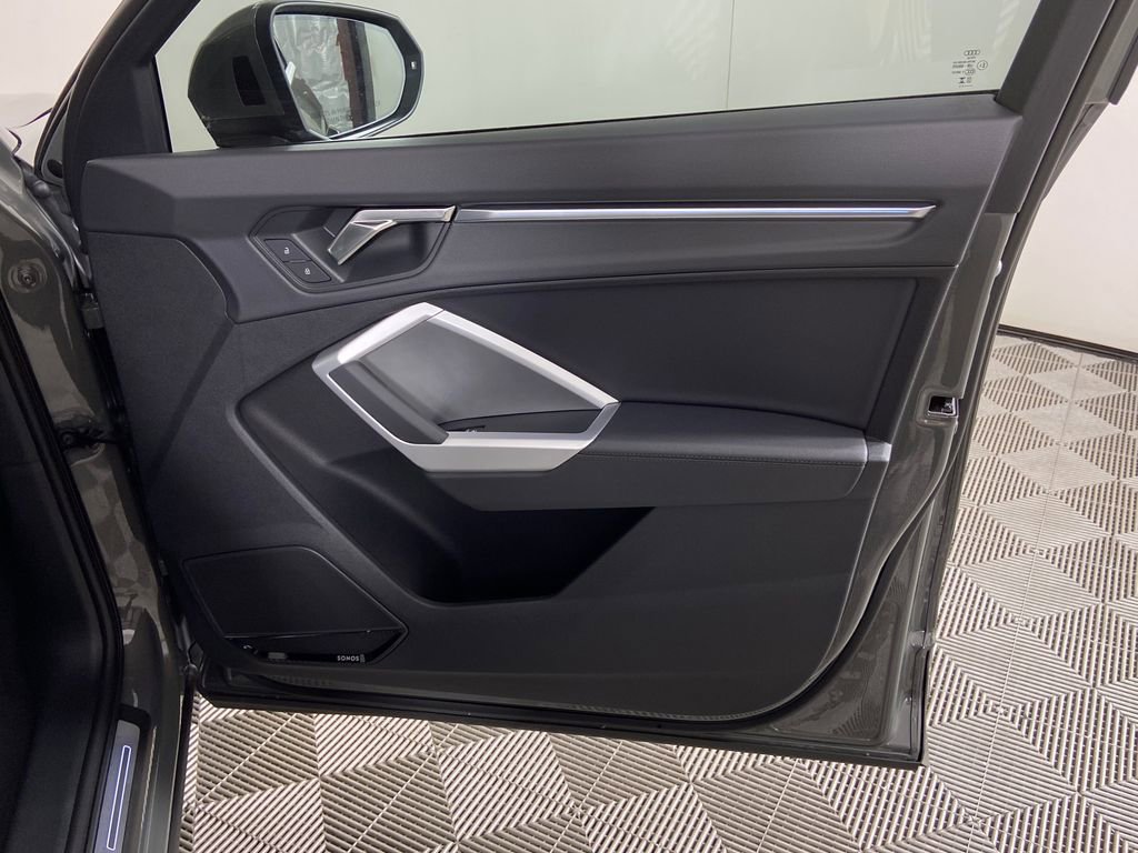 Used 2025 Audi Q3 2.0T Premium Plus w/ Premium Plus Package image 27