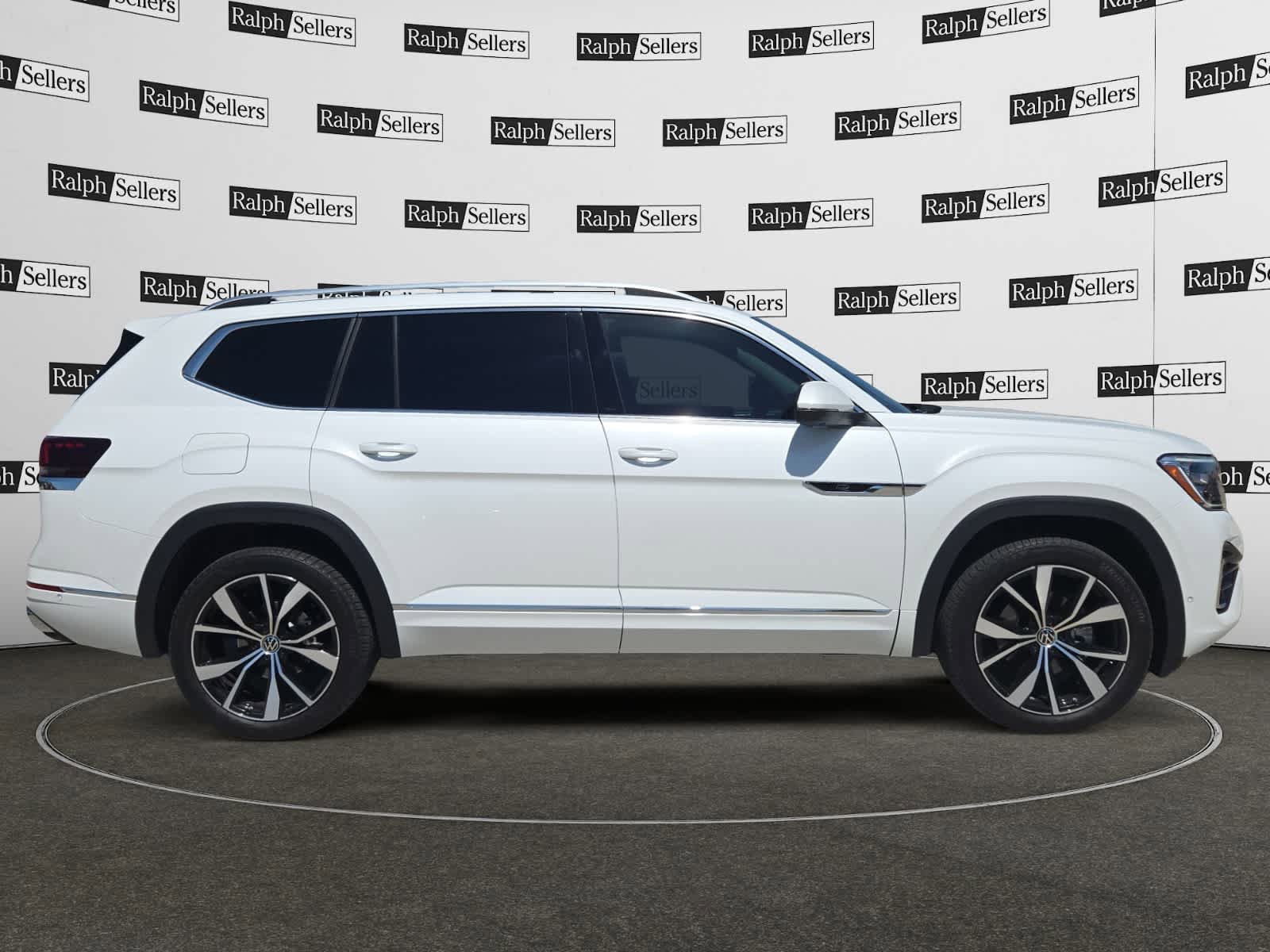 Used 2025 Volkswagen Atlas SEL Premium R-Line image 7