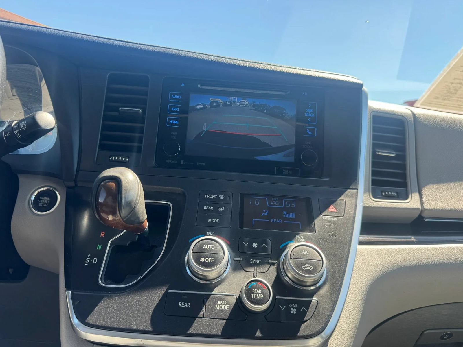 Used 2016 Toyota Sienna XLE w/ XLE Navigation Package FWD image 31