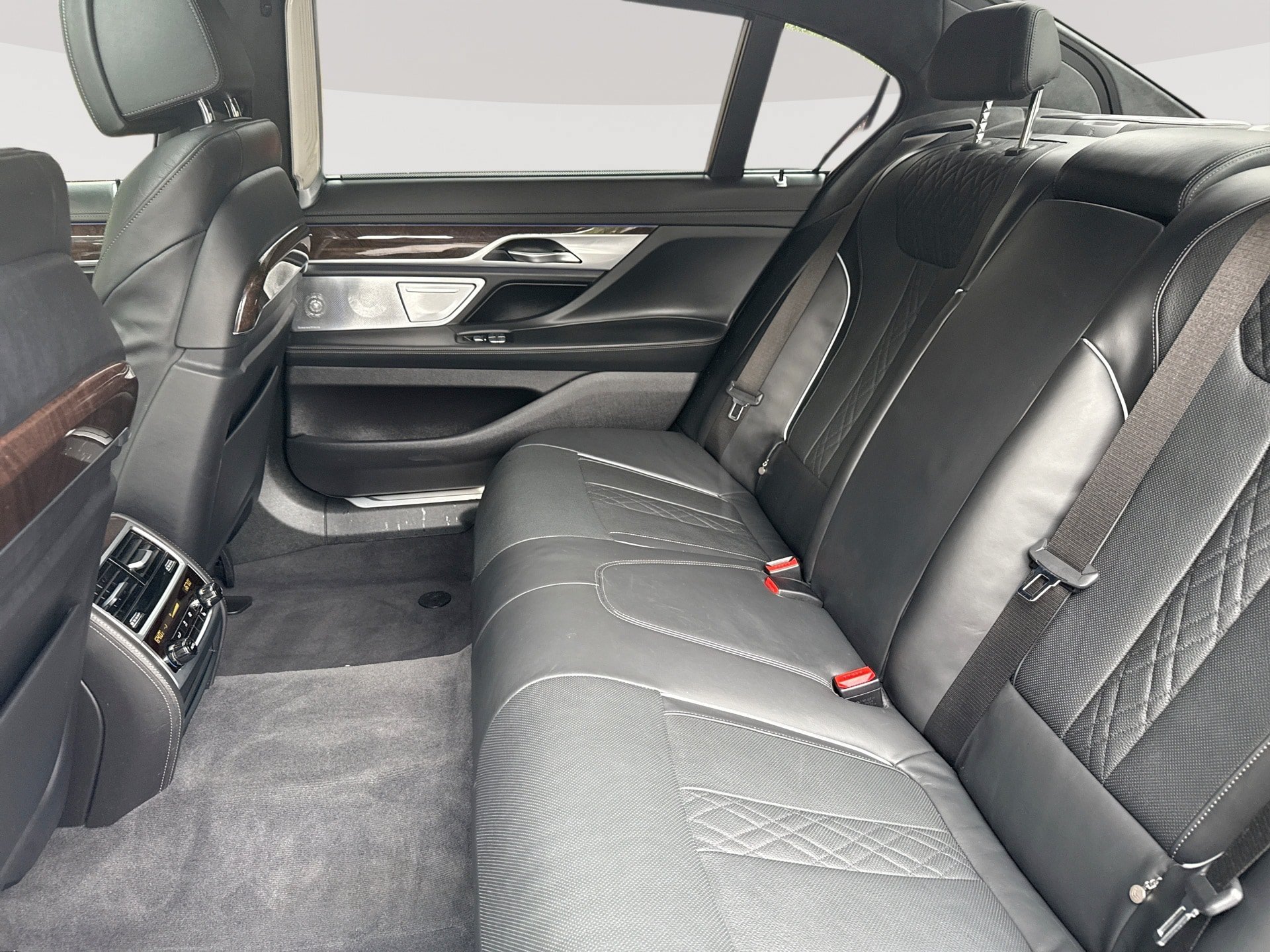 Used 2017 BMW 750i RWD image 27