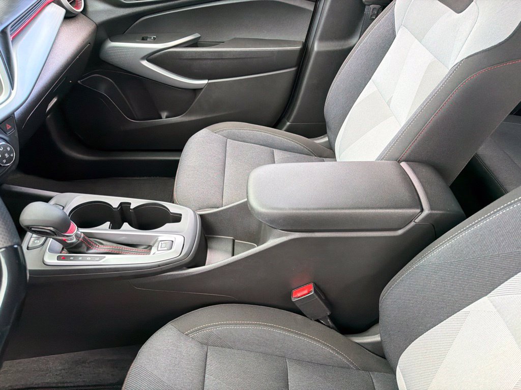 Used 2024 Chevrolet Trax RS w/ Sunroof Package FWD image 14