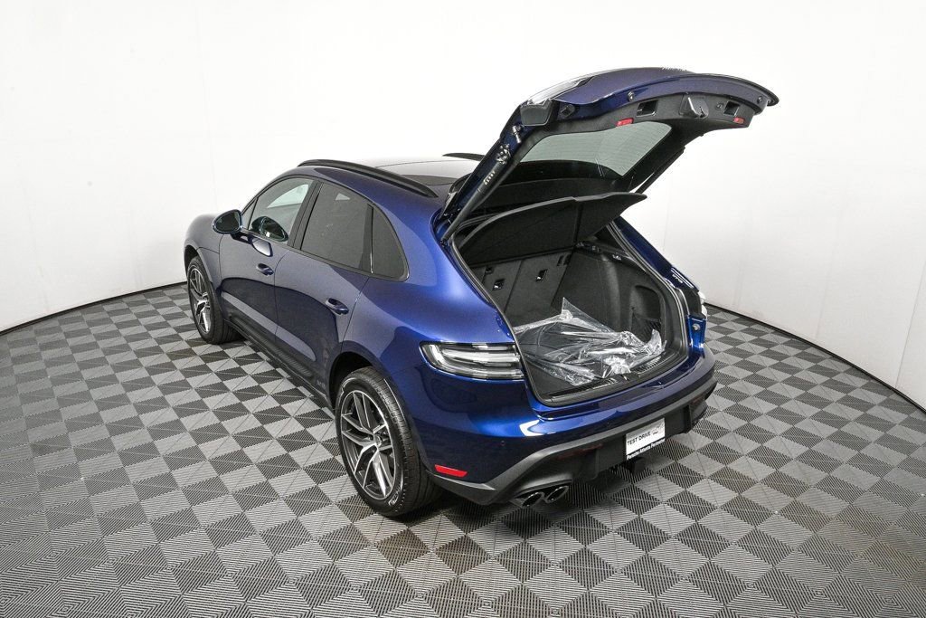 Certified 2026 Porsche Macan image 33