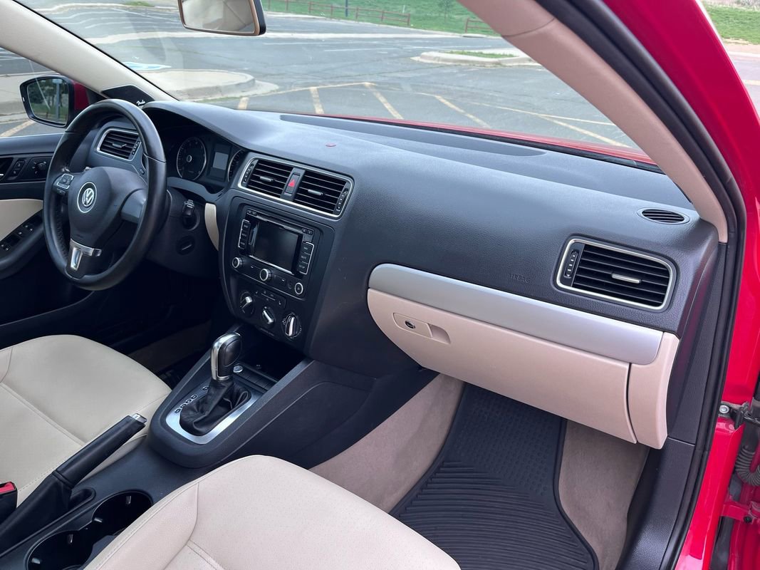 Used 2012 Volkswagen Jetta SEL FWD image 20