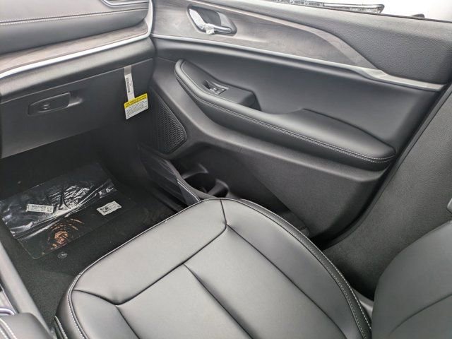 New 2025 Jeep Grand Cherokee L Limited w/ Black Appearance Package image 15