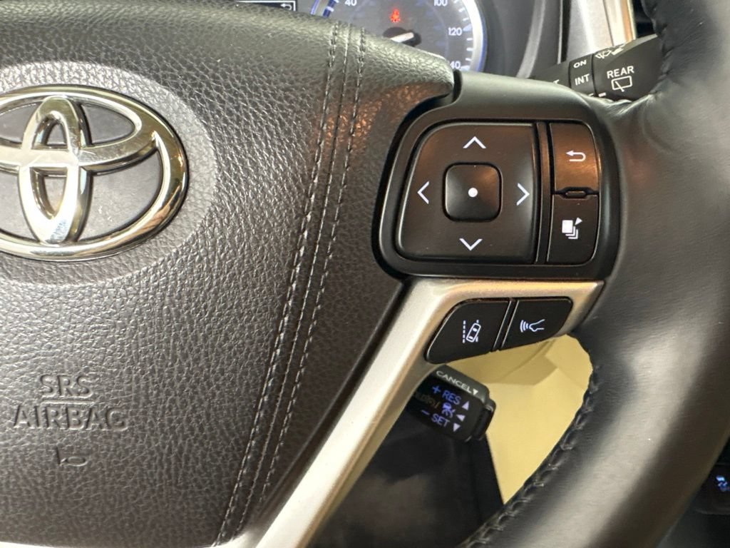 Used 2017 Toyota Highlander Limited FWD image 16