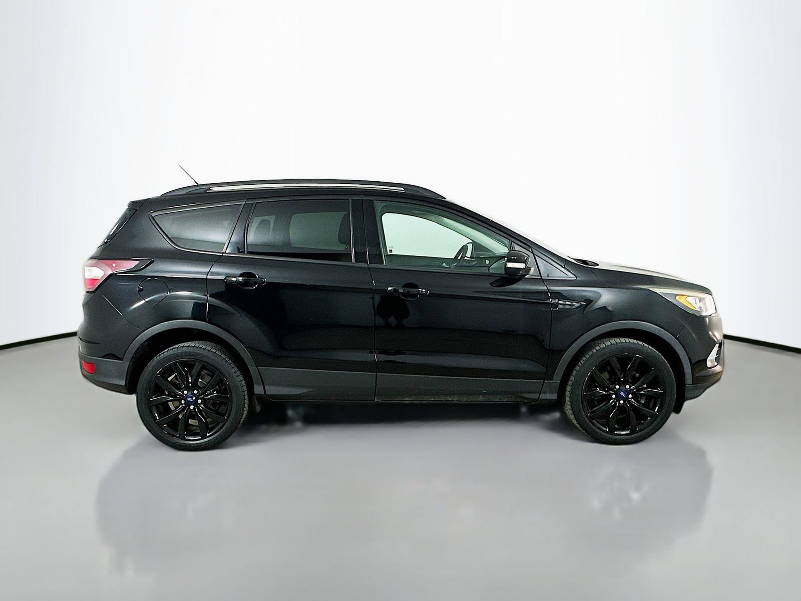 Used 2017 Ford Escape Titanium AWD/4WD image 4
