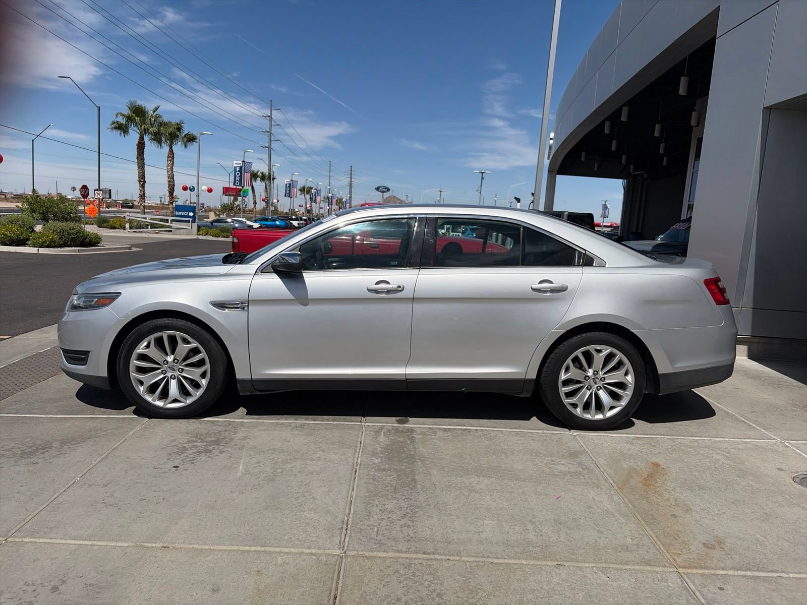 Used 2016 Ford Taurus Limited FWD image 2