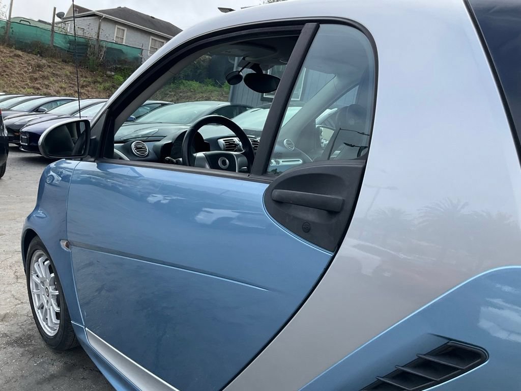 Used 2013 smart fortwo passion RWD image 56