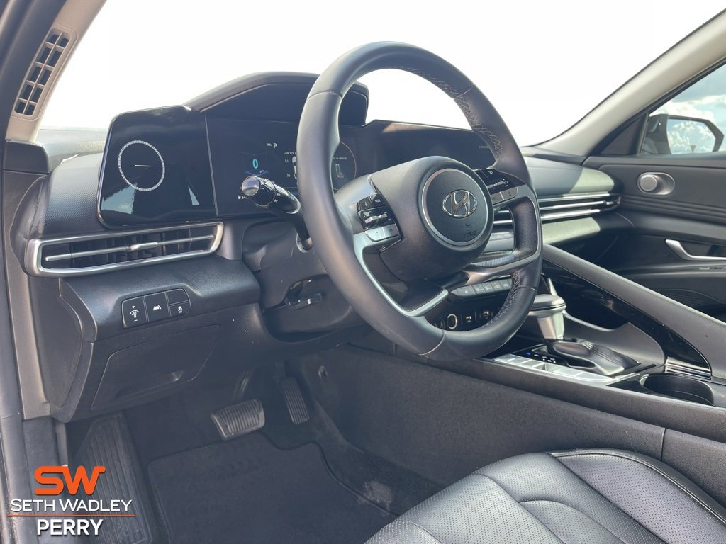 Used 2023 Hyundai Elantra Limited image 8