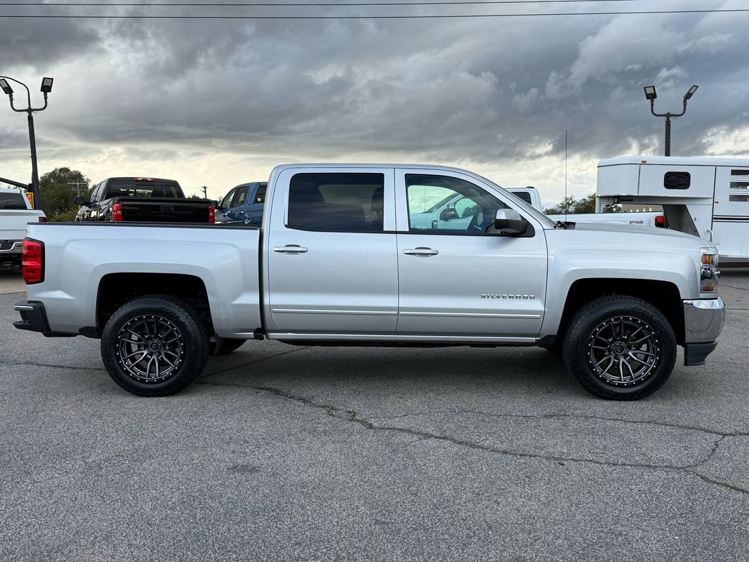 Used 2017 Chevrolet Silverado 1500 LT w/ LT Eassist Package AWD/4WD image 5