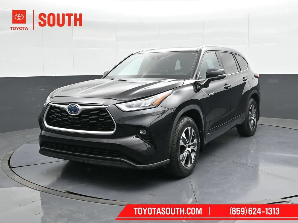 Used 2020 Toyota Highlander XLE AWD/4WD image 6