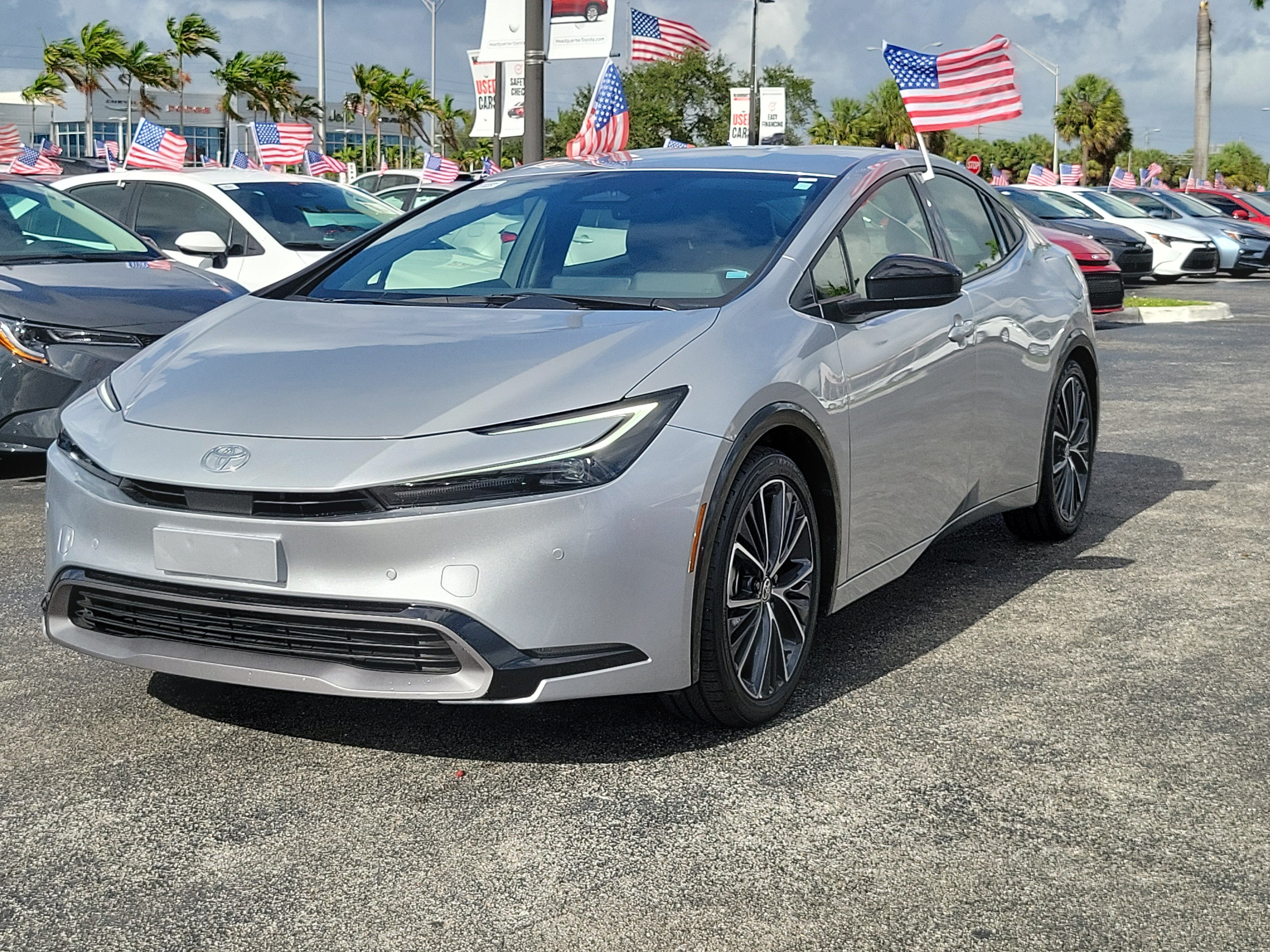 Used 2025 Toyota Prius XLE FWD image 5