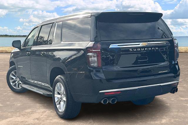 Used 2023 Chevrolet Suburban Premier image 4