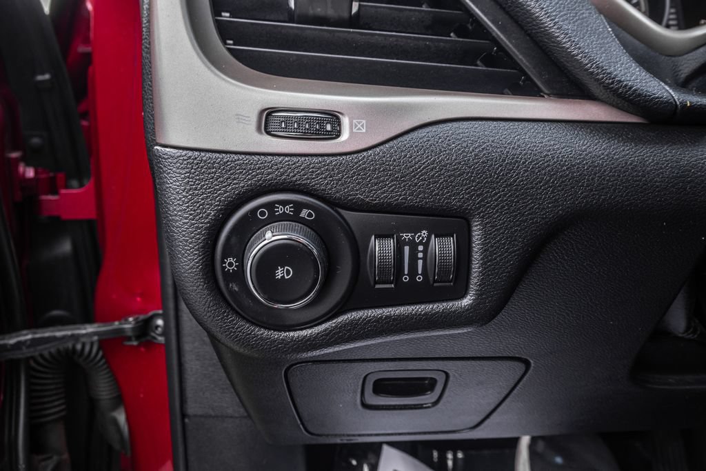 Used 2014 Jeep Cherokee Latitude FWD image 25