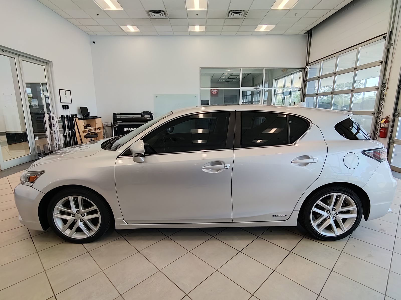 Used 2015 Lexus CT 200h image 6