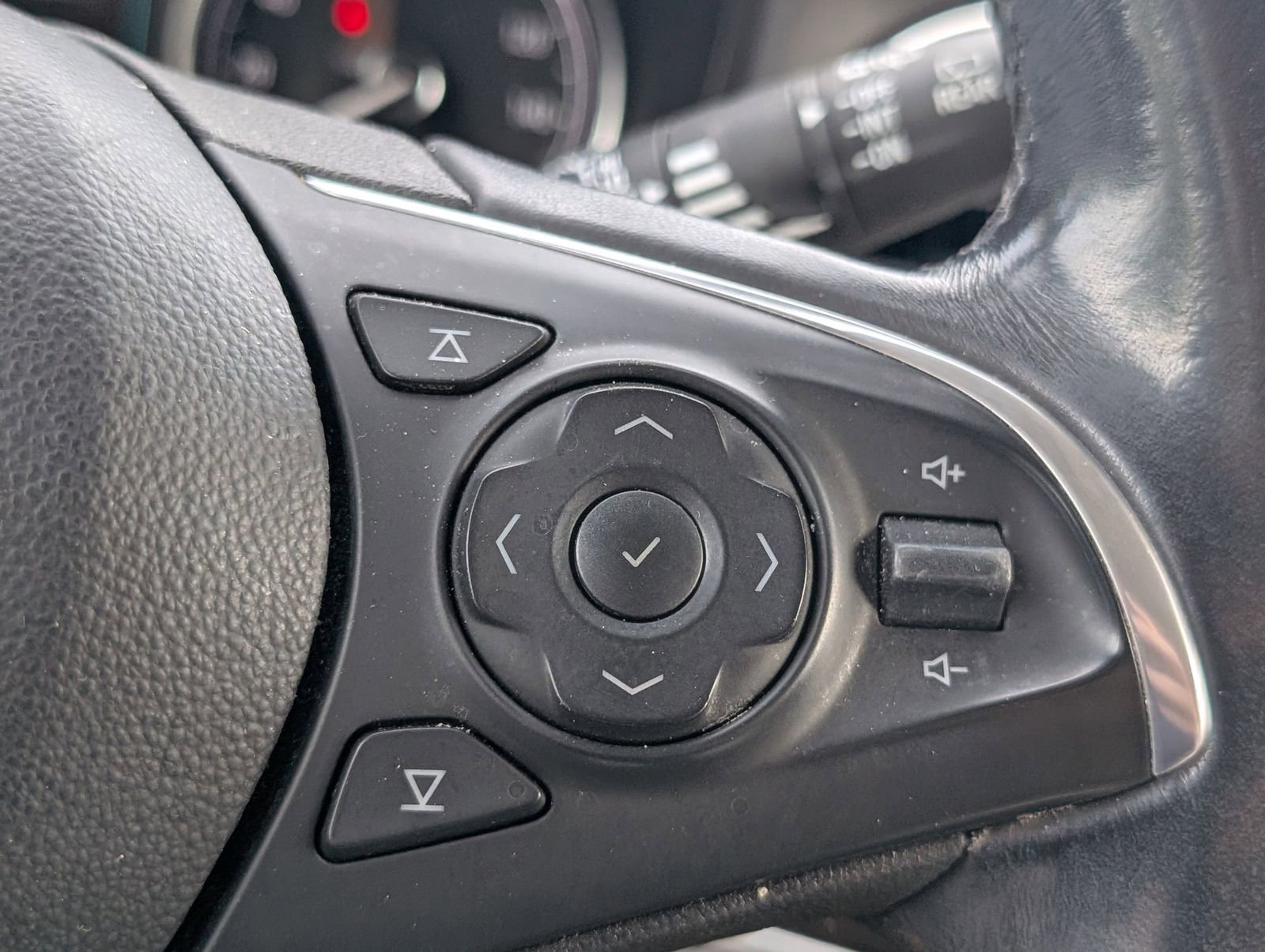 Used 2019 Buick Enclave Essence image 16