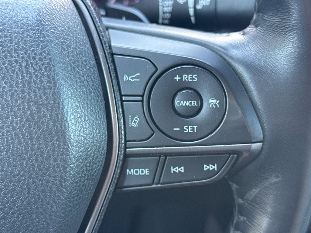 Used 2022 Toyota Camry XSE FWD image 18