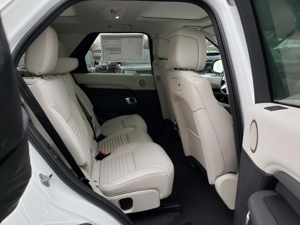 New 2026 Land Rover Discovery Limited Edition image 15