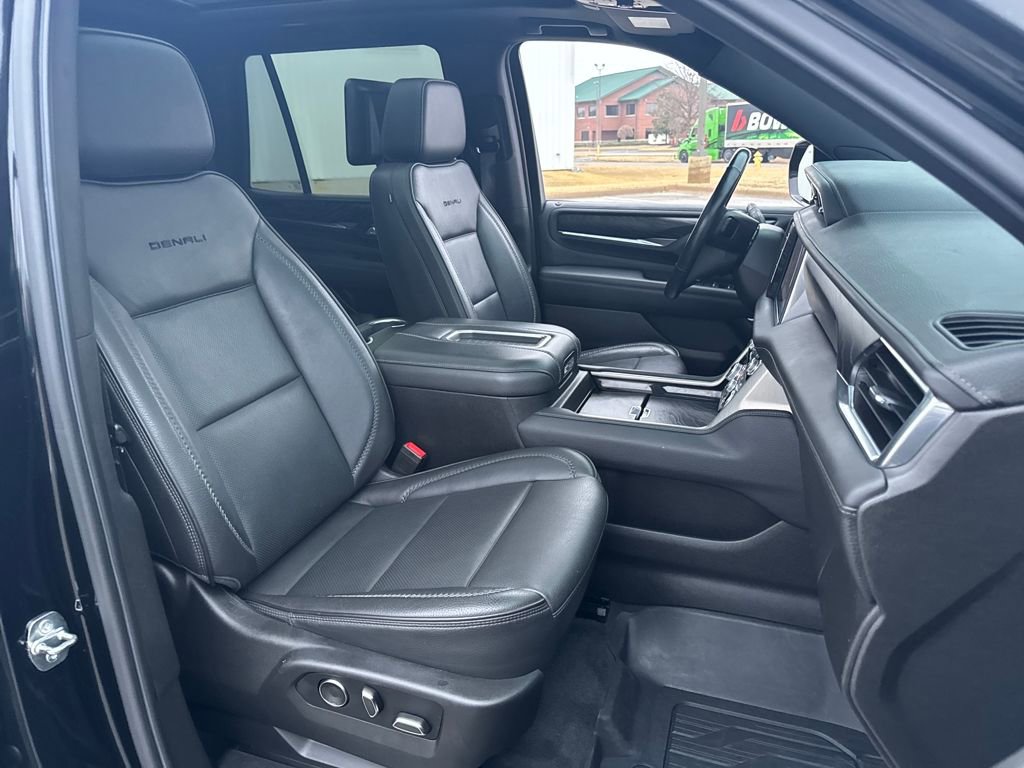 Used 2021 GMC Yukon Denali w/ Denali Premium Package image 12