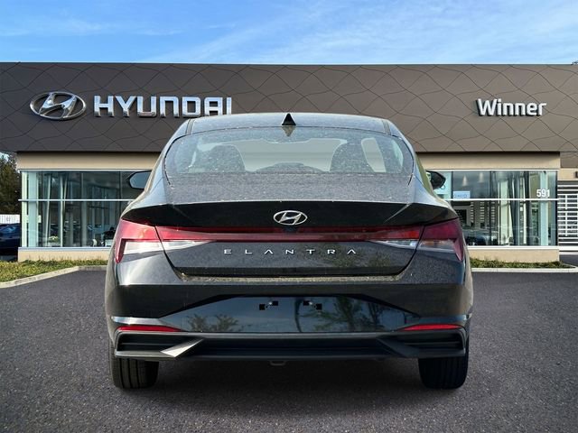 Certified 2023 Hyundai Elantra SEL w/ Preferred Accessory Package FWD image 3