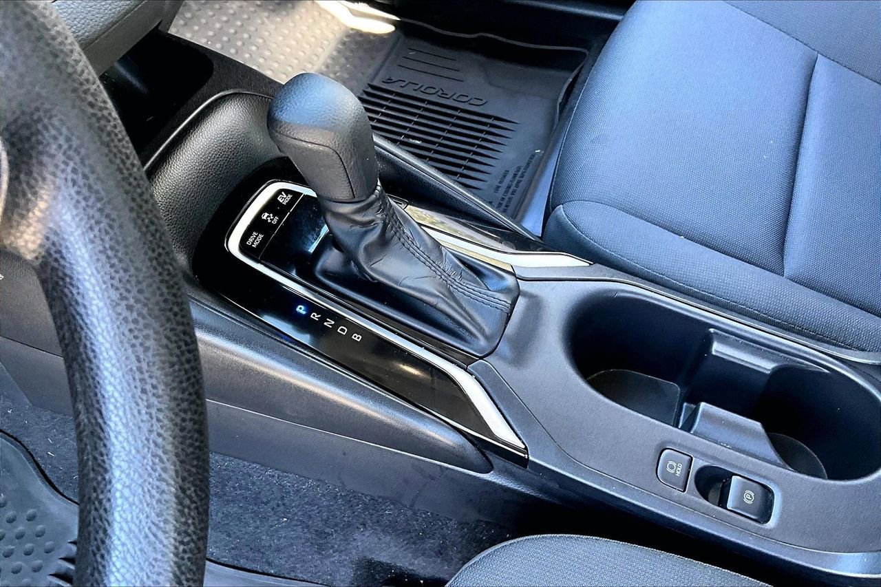 Used 2025 Toyota Corolla LE image 15