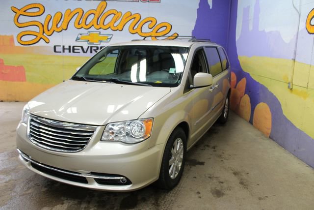 Used 2016 Chrysler Town & Country Touring w/ Driver Convenience Group FWD image 4