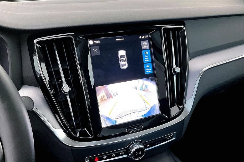 Used 2025 Volvo S60 B5 Core FWD image 27