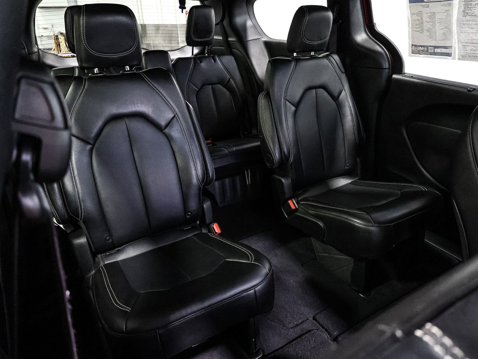 Used 2025 Chrysler Pacifica Select FWD image 22