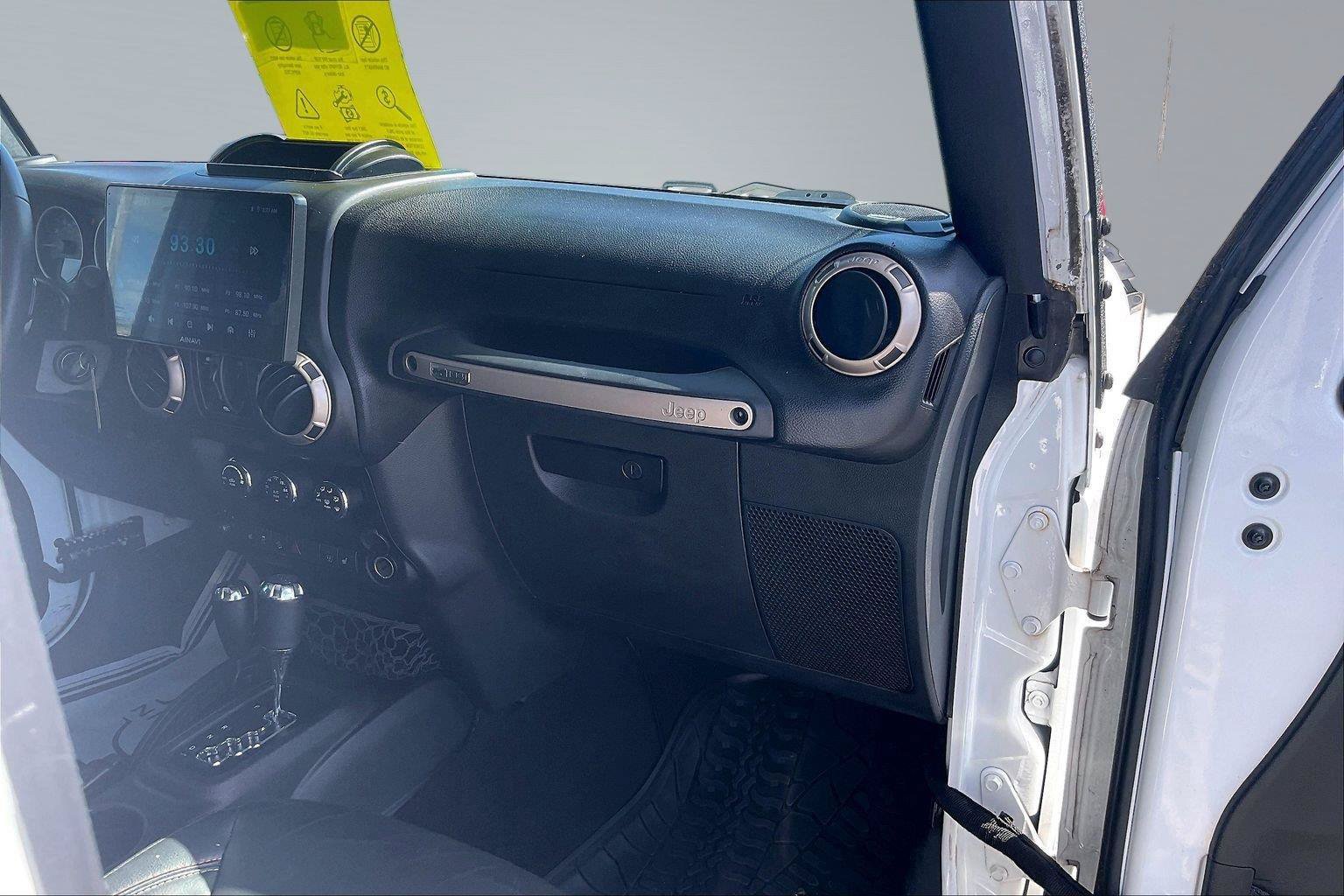 Used 2016 Jeep Wrangler Unlimited Sahara AWD/4WD image 18