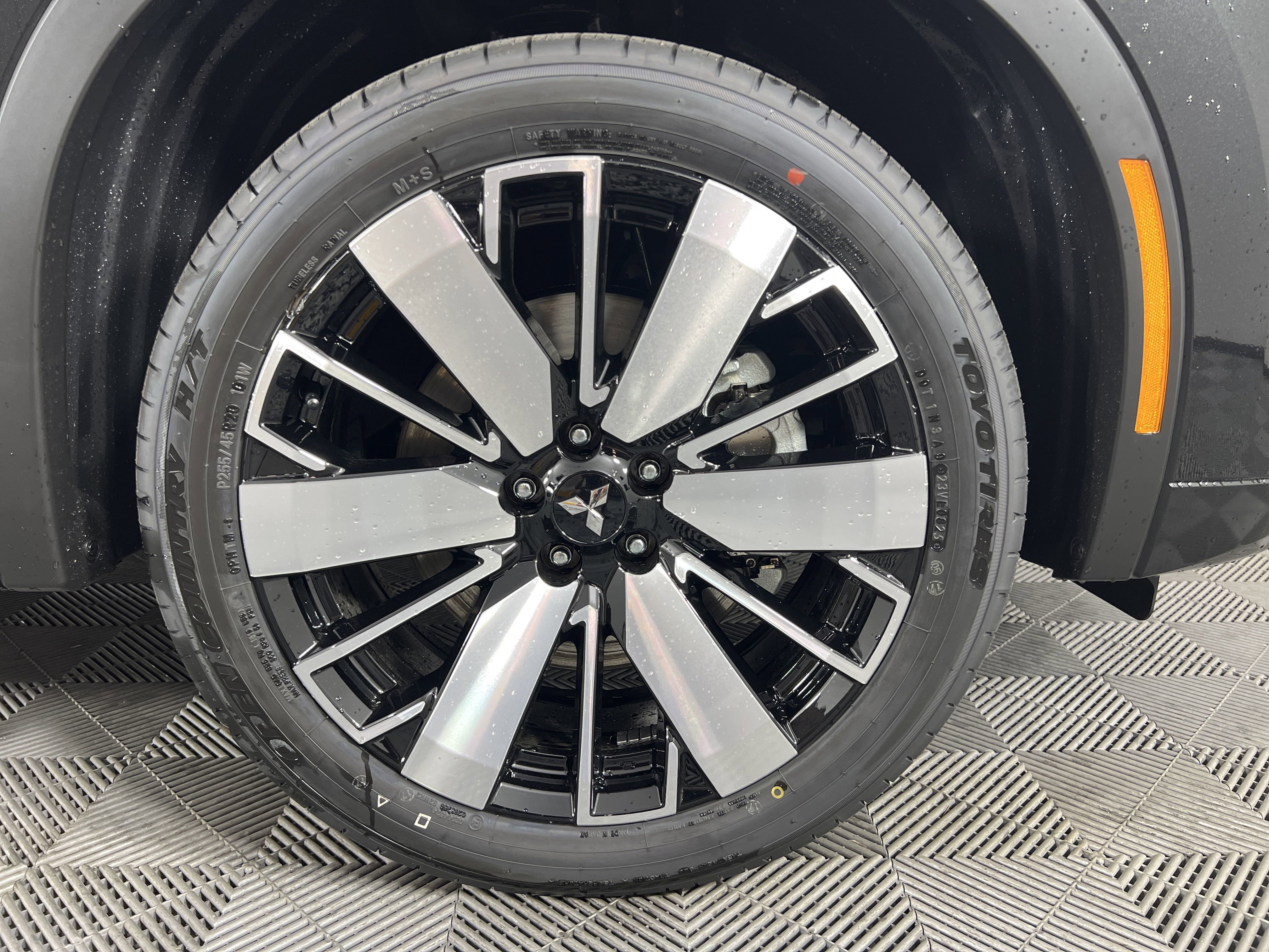 New 2025 Mitsubishi Outlander SEL image 7