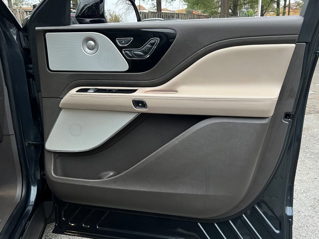 Used 2022 Lincoln Aviator Reserve w/ Equipment Group 201A image 11