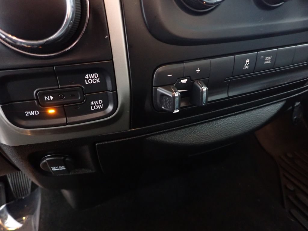 Used 2019 RAM 1500 Classic SLT w/ Protection Group AWD/4WD image 5
