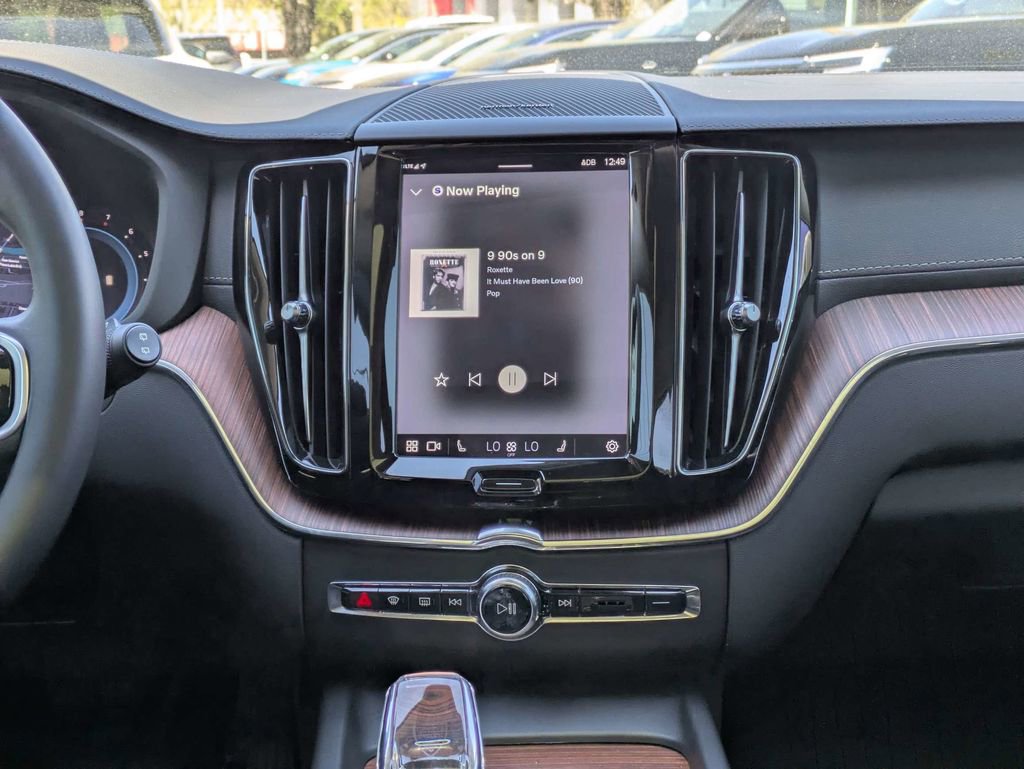 Used 2023 Volvo XC60 B5 Ultimate w/ Protection Package Premier image 12