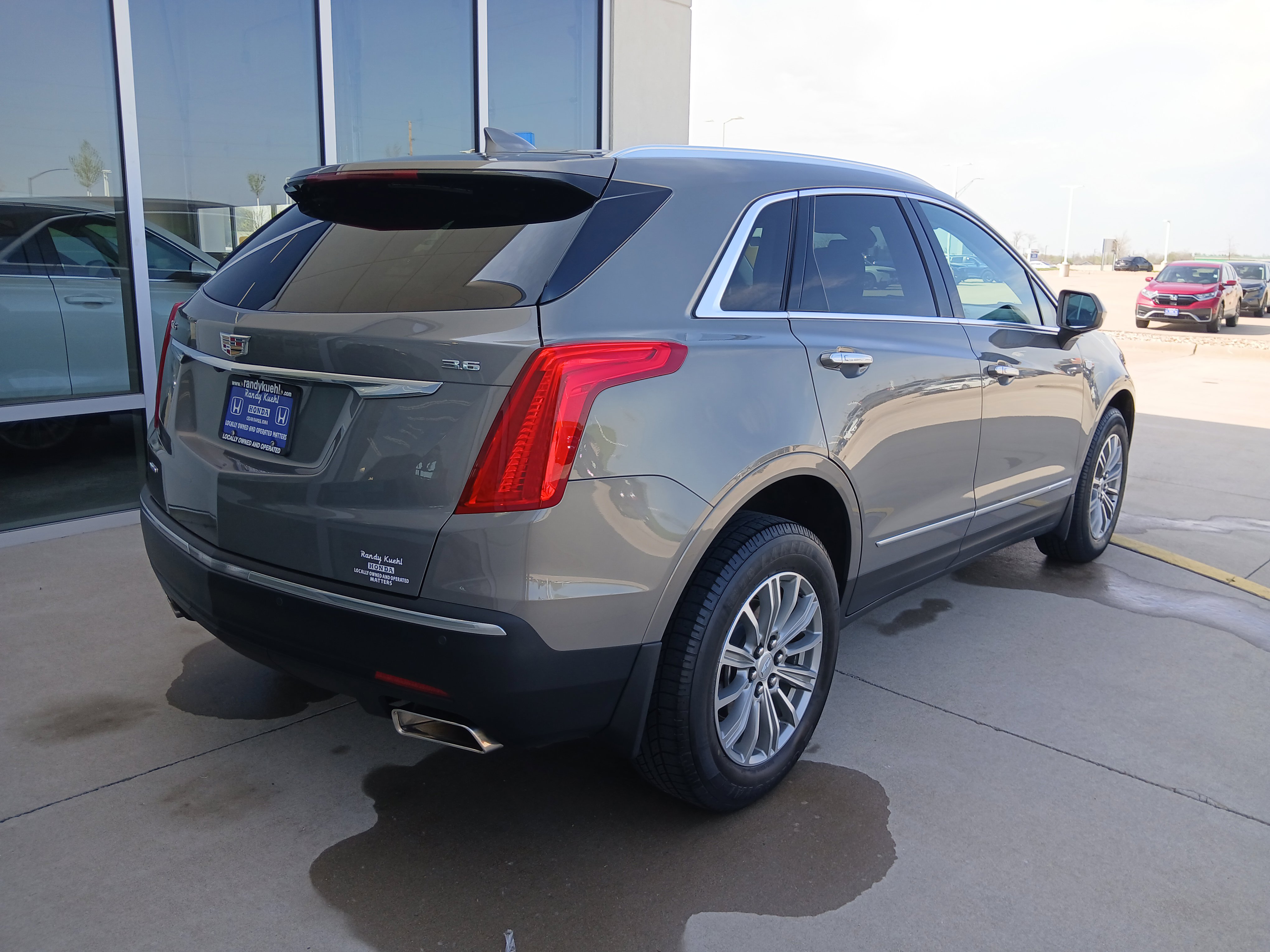 Used 2017 Cadillac XT5 Luxury w/ Driver Awareness Package AWD/4WD image 6