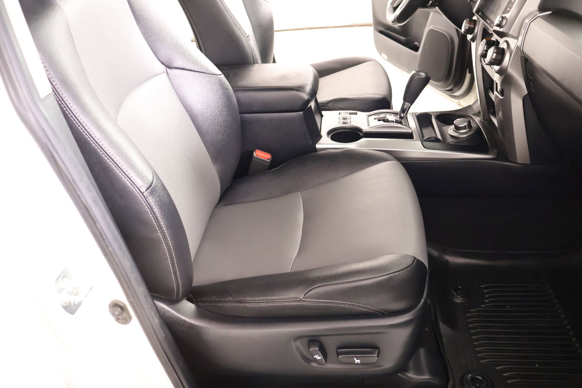 Used 2020 Toyota 4Runner SR5 Premium AWD/4WD image 15