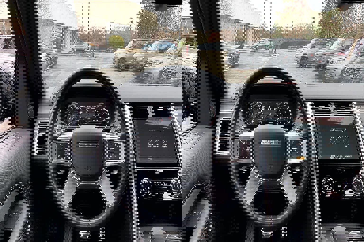 Used 2023 Land Rover Discovery S R-Dynamic image 8