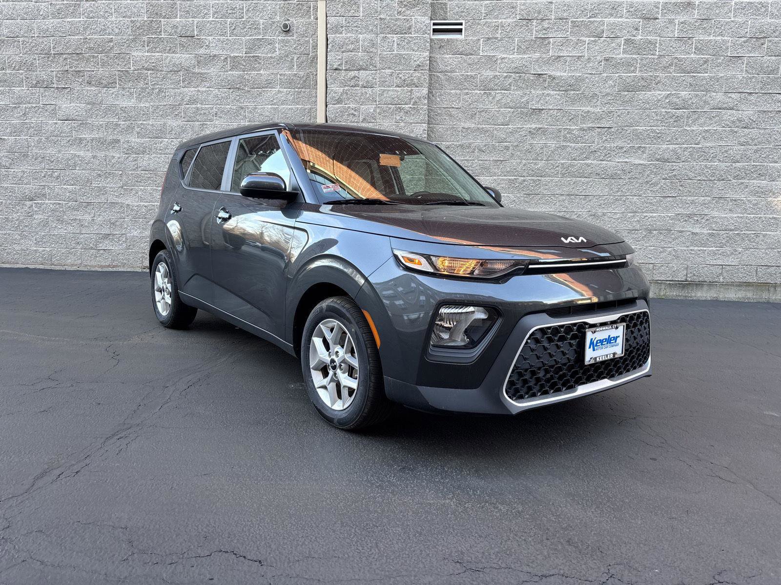 Used 2022 Kia Soul LX w/ Technology Package FWD image 1