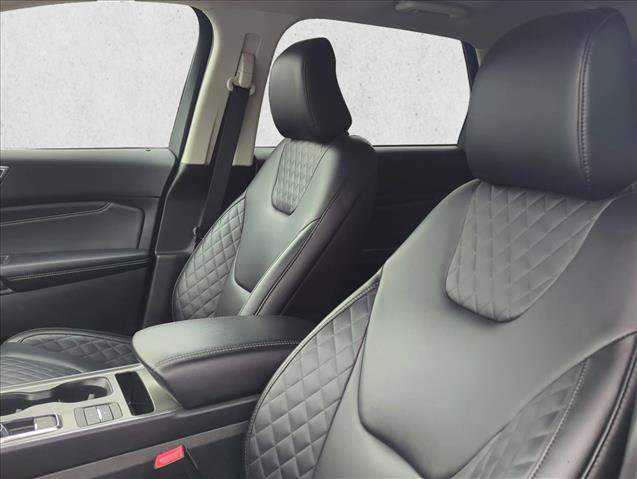 Used 2024 Ford Edge Titanium image 11