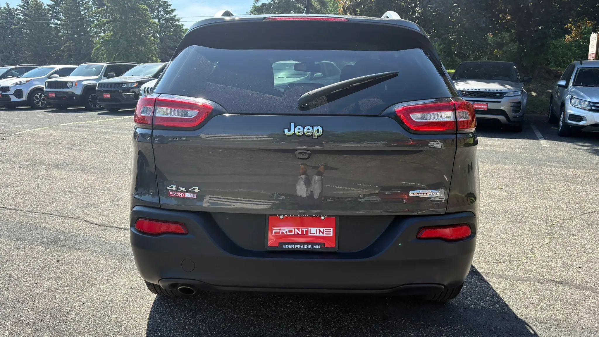 Used 2017 Jeep Cherokee Latitude w/ Cold Weather Group AWD/4WD image 8