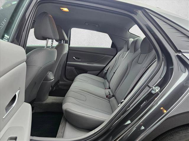 Used 2023 Hyundai Elantra SE w/ Cargo Package image 15