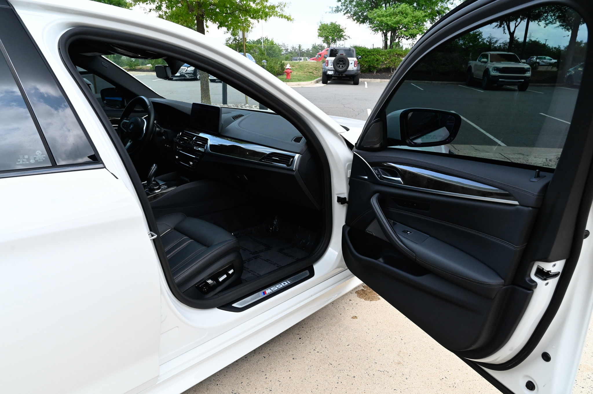 Used 2021 BMW M550i xDrive w/ Executive Package AWD/4WD image 55